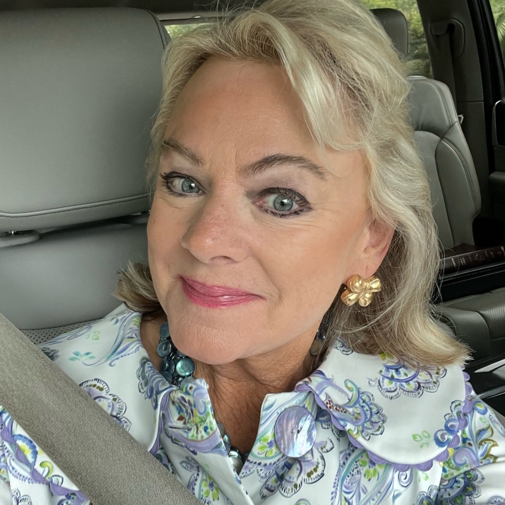 Meet your Posher, Margaret I love good quality fabrics,lines, style!